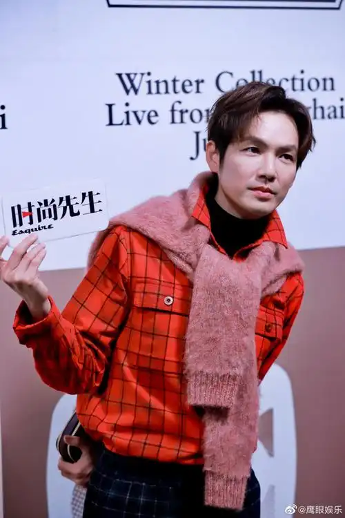 钟汉良超话73#小鹰在现场#20210603 coach大秀 红毯浑身透露着贵气