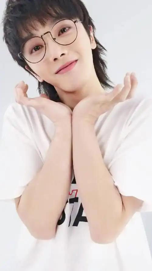 手机壁纸华晨宇手机壁纸明星专辑壁纸手机锁屏壁纸0303