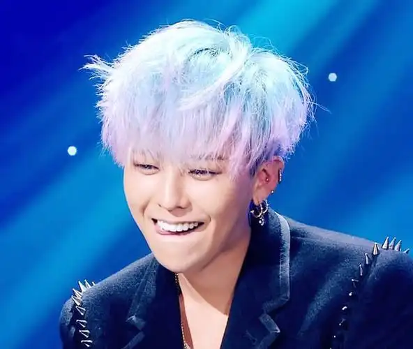 818权志龙头发颜色大全