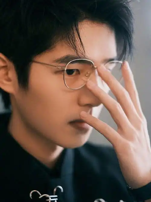 戴眼镜的女生真是太难了|圆脸|脸型|妆容|方脸|镜框_网易订阅