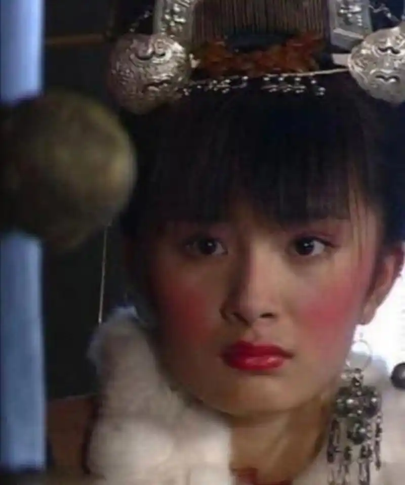 刚出道时的杨幂,这应该是她最想删掉的两张照片吧