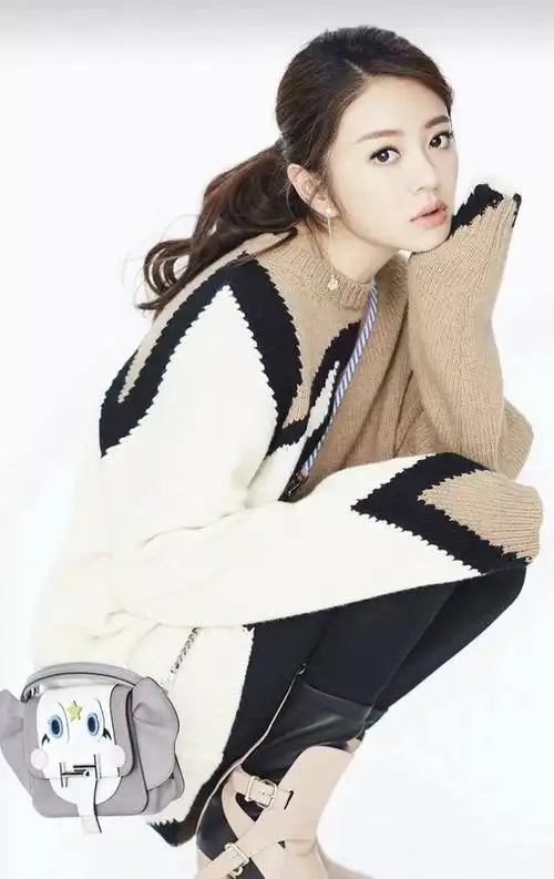 安以轩穿衣变优雅了高颜值耳饰凹造型迷人气质穿出来