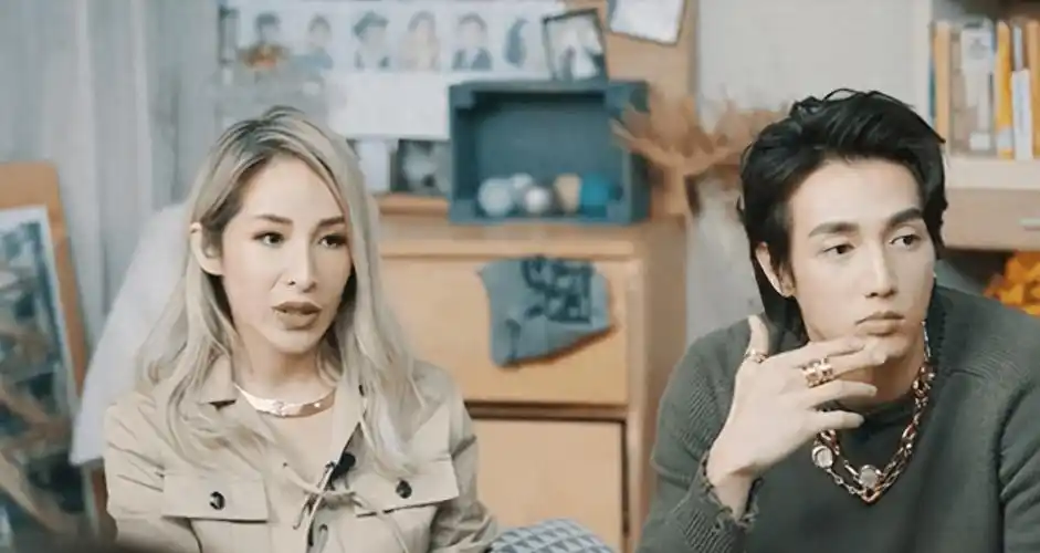 43岁萧亚轩面黄肌瘦,又老又凹,网友:纵欲过度_黄皓_感情_男友