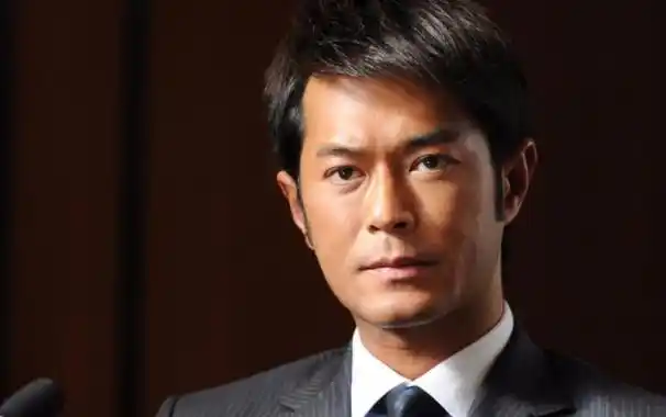 古天乐出席某场活动的状态受到争议,照片中的古天乐面部狰狞,眼睛和