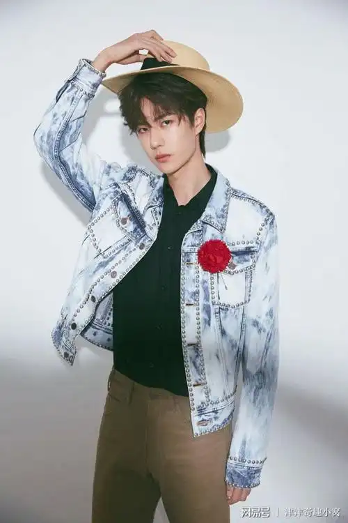 有种百搭叫王一博王草帽造型文艺范十足你爱了吗
