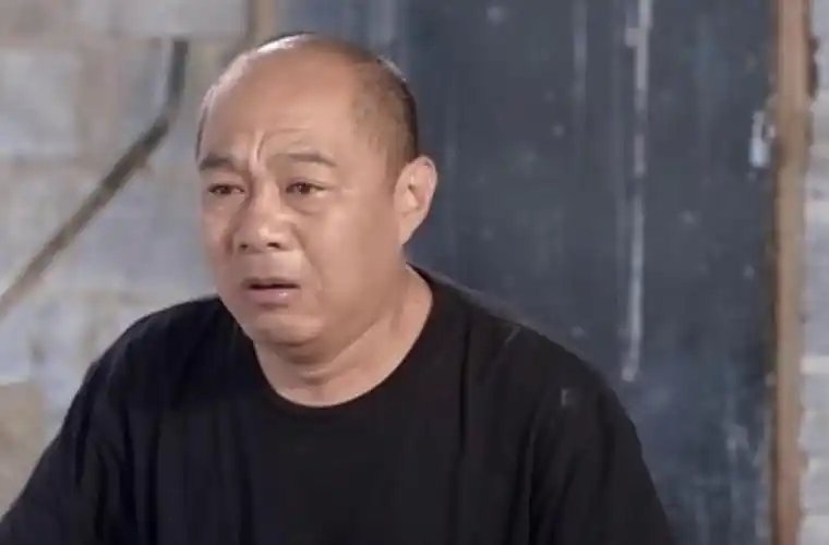 她想这个人一定家风很好,父母对他比较严格才会有这么好的习惯吧,于是