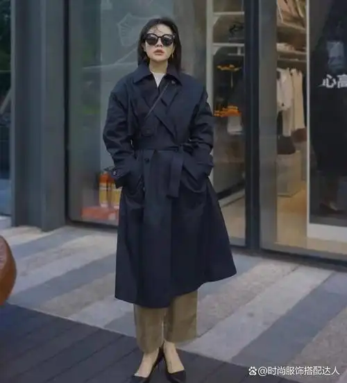 春天穿风衣,不知道配什么裤子?建议试试这4条,优雅气质又显瘦