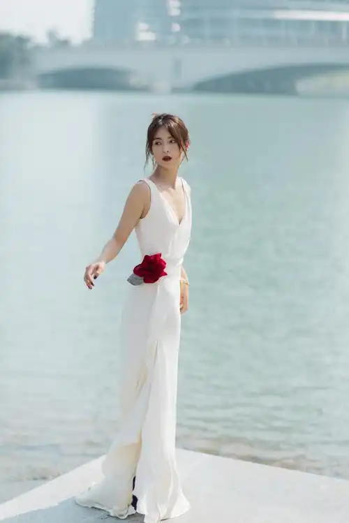 第36届金鸡奖红毯造型##孙安可高开叉礼服##孙安可腰身比例好绝