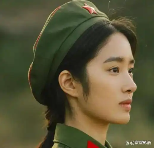 杨采钰是一位从《芳华》崛起的演员.