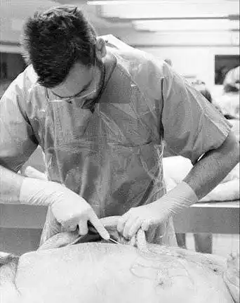 实拍法医解剖尸体的真实场面(组图) 搜狐滚动