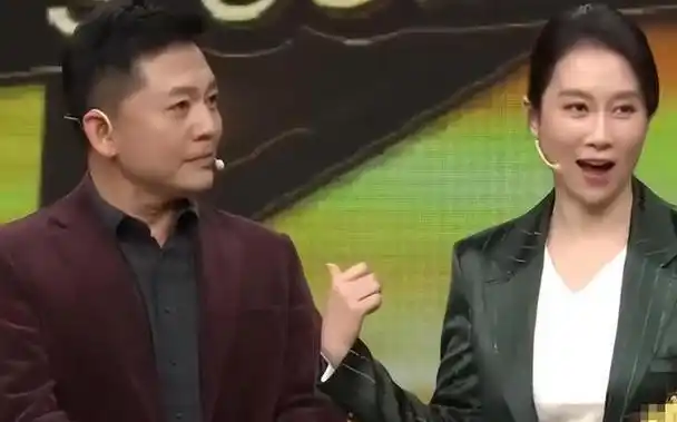 她坚称对何政军的感情仅止于视他为兄长,然而事实并非如此简单.