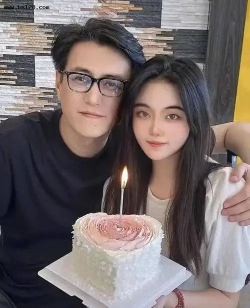 搜狐娱乐讯 6月8日,靳东妹妹晒出女儿与舅舅的合照.