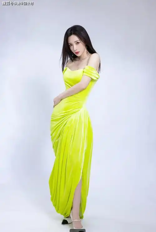 柳岩同居生活大公开!神秘男友走入大众视线,网友集体送祝福_感情_恋情