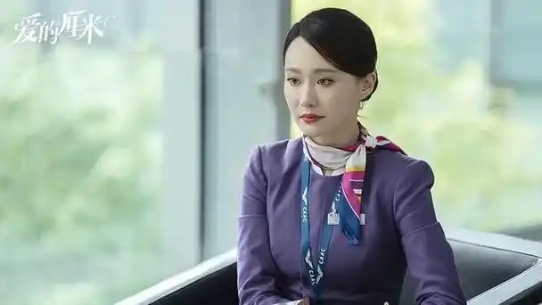 佟丽娅演绎航空女机长关雨晴:《爱的厘米》中的独立女性形象