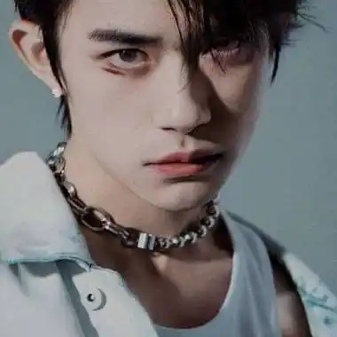 易烊千玺的专用头像