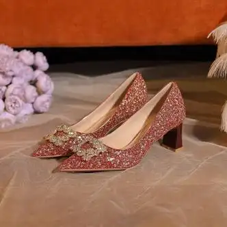 婚帛粗跟婚鞋不累脚秀禾新娘鞋主婚纱两穿中式新款敬酒可穿高跟鞋红色