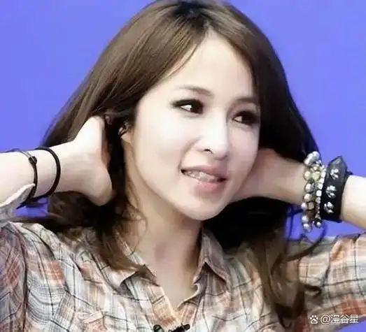 19年换17个男朋友43岁萧亚轩脸尖下巴突网友纵欲过度的代价