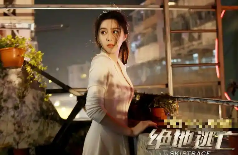 范冰冰《她杀》造型曝光,戴黑框眼镜造型土气,网友:像路人