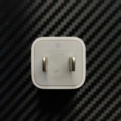 iphone11 pro充电器插头上的小字大家看的清楚吗? - 知乎