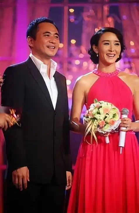 胡静:打败国际巨星杨紫琼,30岁嫁超级富豪,婚礼阵仗惊动国内外_朱兆祥