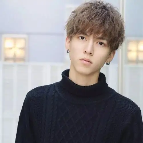 日系男士长碎发