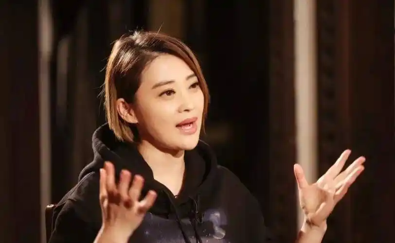 原创双料影后梅婷险因羊水栓塞丧命含泪感谢善良婆婆救她一命