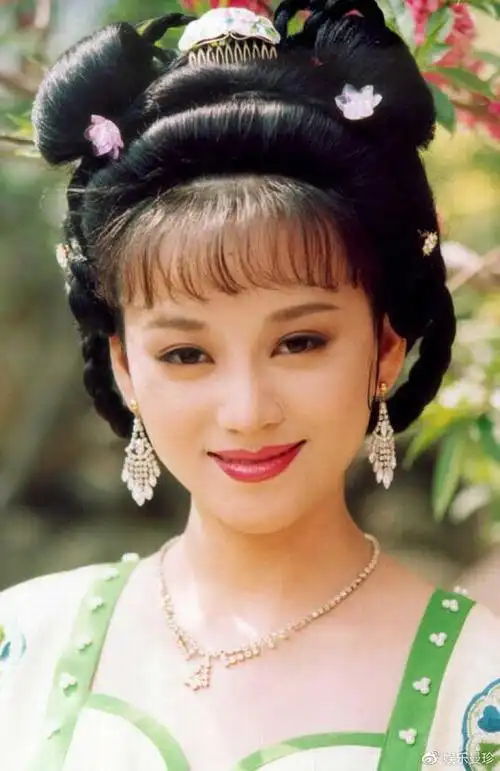 的"贺兰敏月"吸引了,这个版本的的"贺兰敏月"是由苗乙乙饰演,和李建群