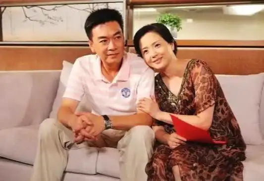 但是那会儿她才30多岁,很年轻,可陶慧敏执意要为丈夫守寡,直到女儿