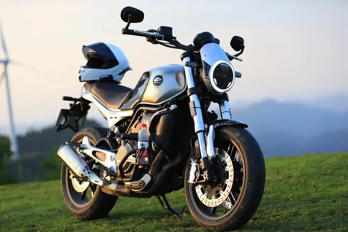 骑士精神#机车摄影 #骑帅不骑快 #qj摩托 - 抖音