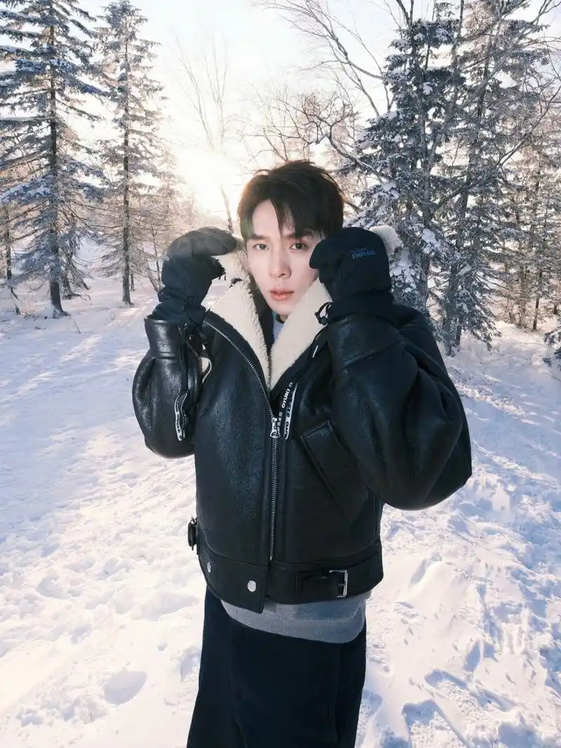 李佳琦长白山穿搭 新职业大润发杀鱼帅哥!