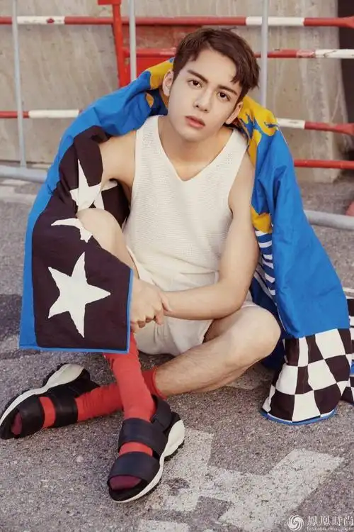 曾舜晞新单写真曝光 演绎外向孤独症患者