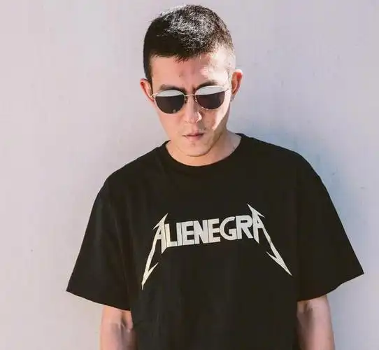 陈冠希颜值扛揍,帅气发型完美驾驭,40岁还是潮流小伙