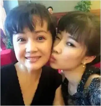 茹萍早婚留遗憾,34岁再婚获幸福,明星继子成骄傲!