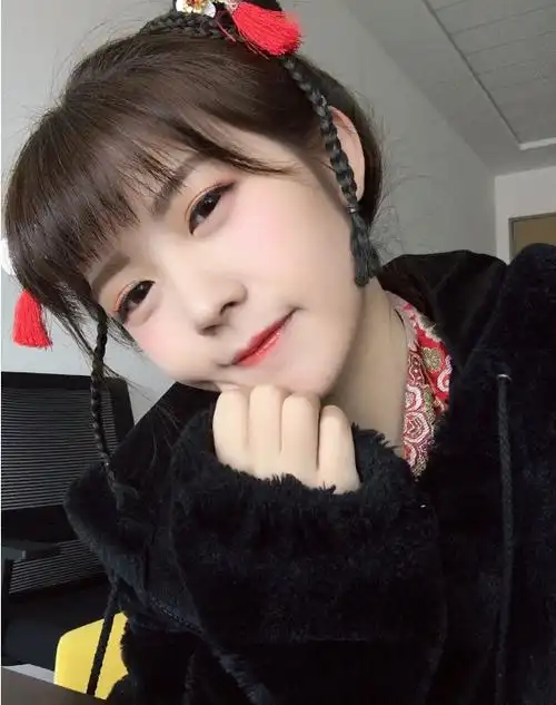 2014年,年仅16岁的赖美云参加了sing女团偶像大赛,并以前十名的优异