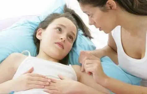 他们也会遇到一些特殊的第一次,比如女生来月经,女生第一次来月经