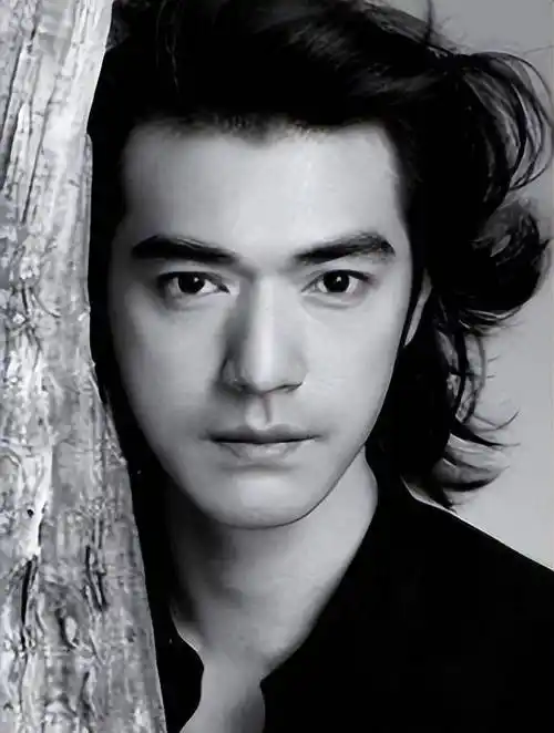 长发的5位"港风男神",谢霆锋郑伊健痞帅,却输给了他_古天乐_金城武