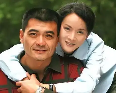 演员唐静:前夫和秦海璐结婚后,独自抚养儿子长大,56岁仍然单身