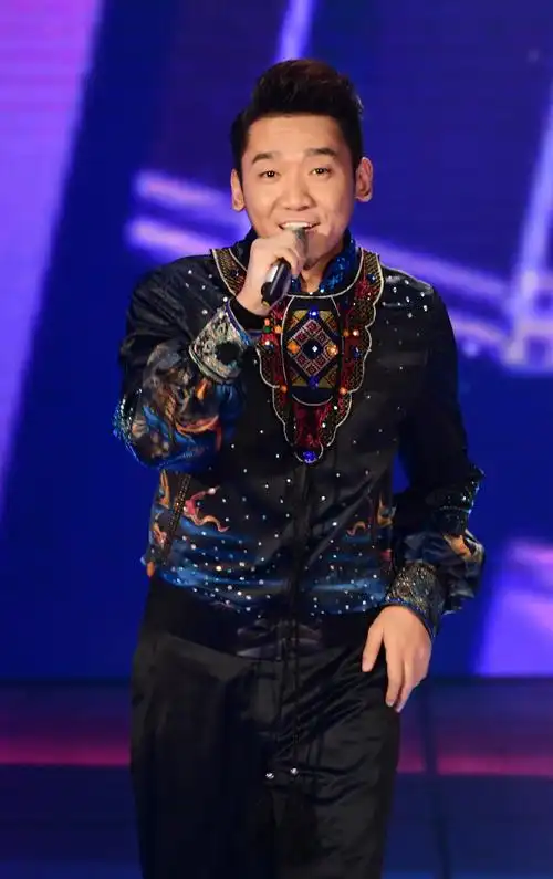 扎西平措用旋律谱写家乡 全新创作单曲等待你的倾听