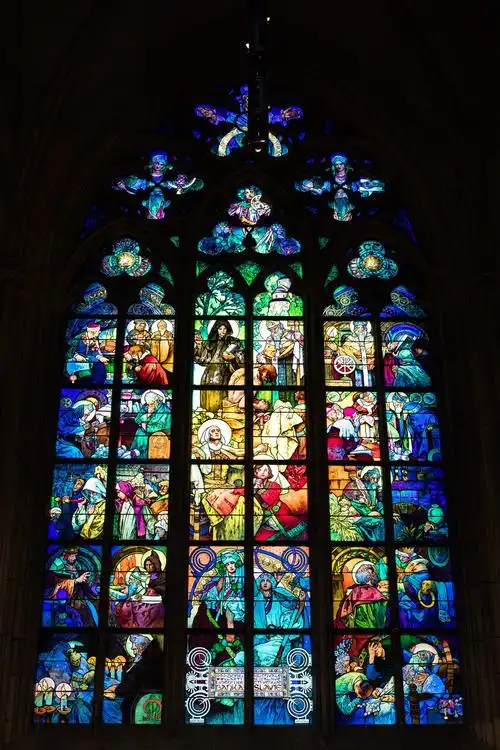 彩绘的玻璃窗 装饰着哥特式教堂 布拉格 2019