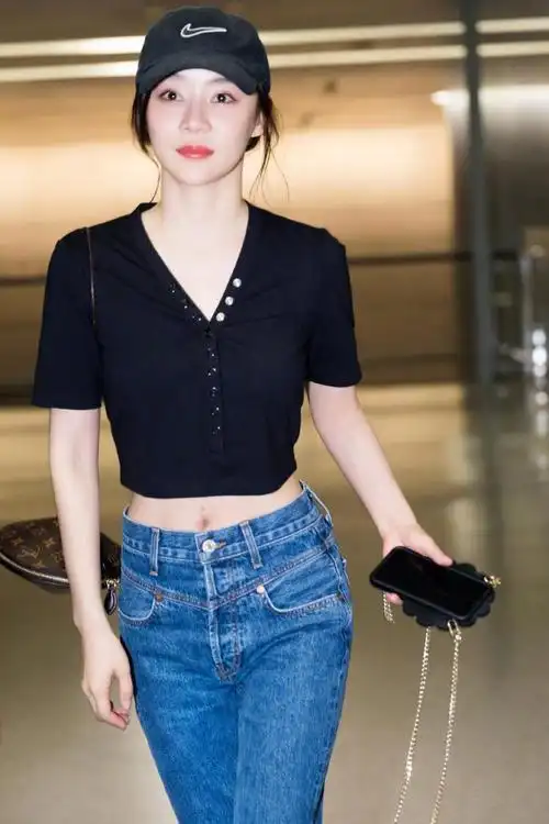 袁姗姗露脐装性感私服街拍图片