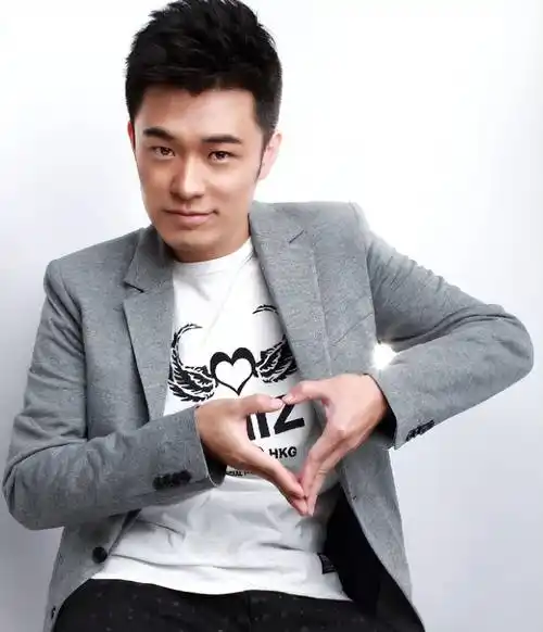 周杰伦现身海外录综艺,身材发福撞脸陈赫,网友:奶茶又喝多了_生活