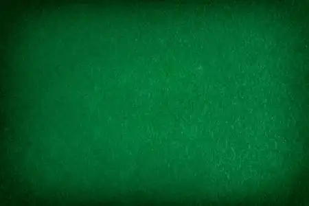 台球无缝深绿色哑光麂皮面料背景,特写.无缝翡翠毛毡的质地照片