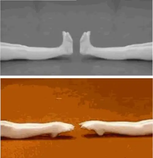 勾脚尖绷脚尖可加强自己腿脚的锻炼