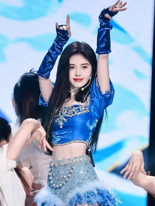 鞠婧祎舞台直拍鞠姐带着恋爱告急大鲨四方