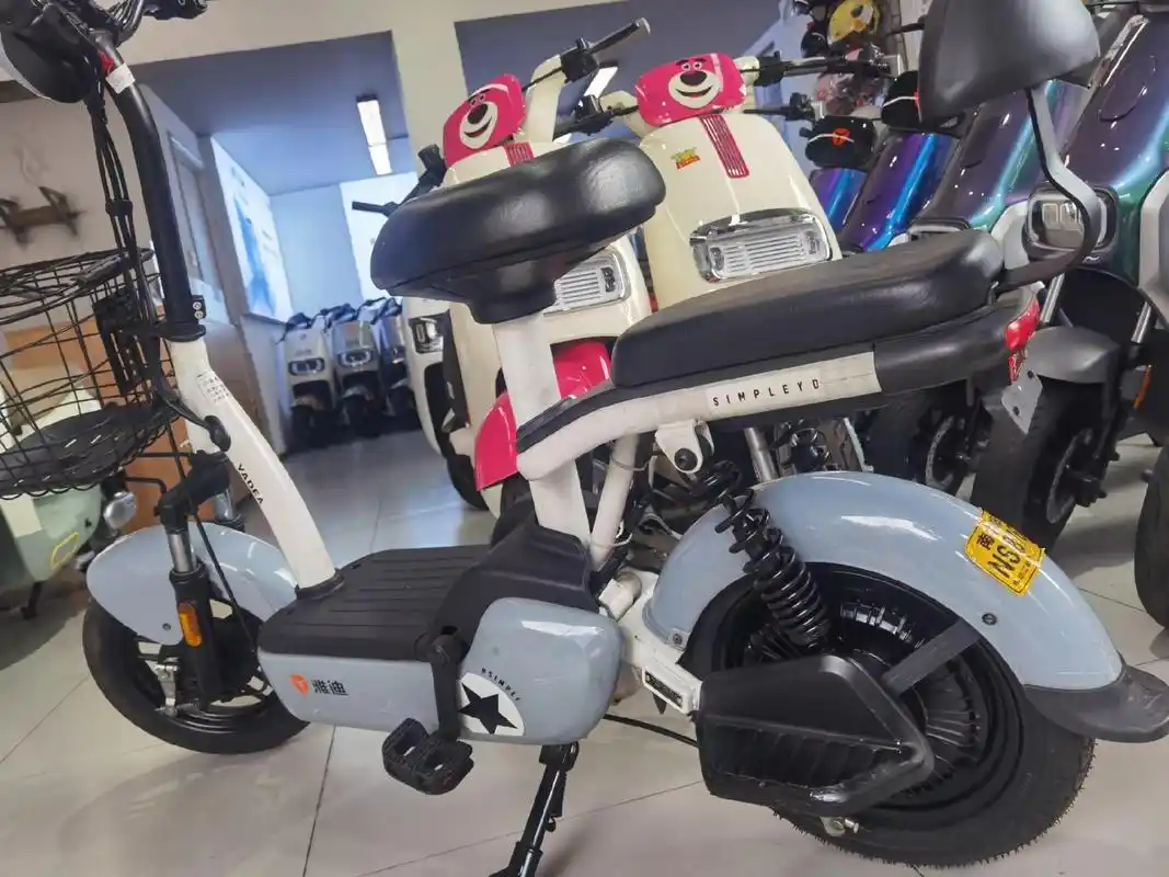 我有很多二手车电动车 雅迪电动车《小金鼠》,48v13ah石墨烯铅酸电池