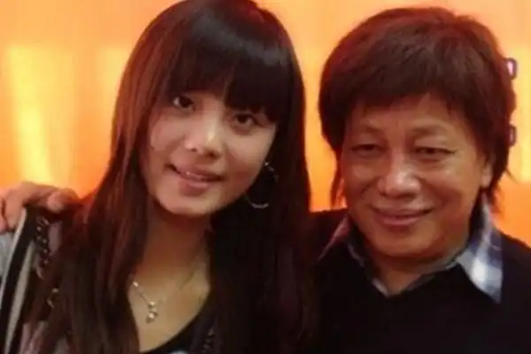 【图】梁小龙女儿的照片曝光 小小年纪已经武功了得