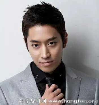 最受长脸男生欢迎的帅气短发发型将延续时尚(5)_红粉女性网