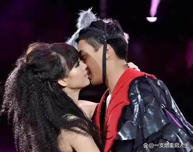 此外,还探讨了金晨的感情生活,包括她与多位绯闻男友的互动和约会照片