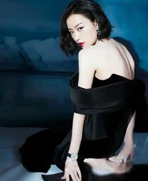 虽然感情的起起落落,但倪妮始终坚持着自己的事业,展现出了无与伦比的