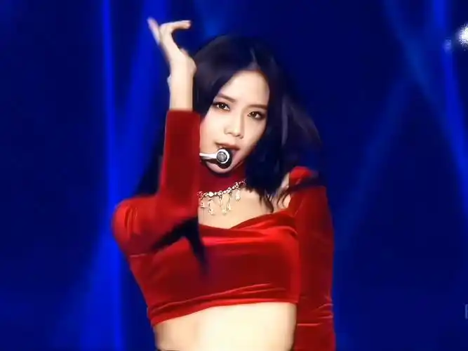 金智秀惊艳舞台之第二场红衣美神